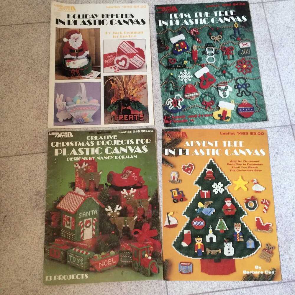 Leisure Arts Holiday Christmas Leaflets Plastic Canvas
